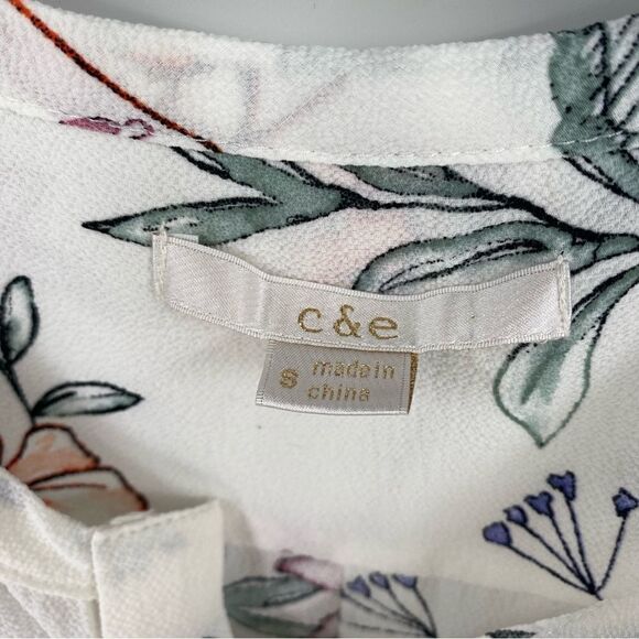 C&E Women’s Round Neck Sleeveless Button Front Floral Sheer Blouse size S - Picture 2 of 3